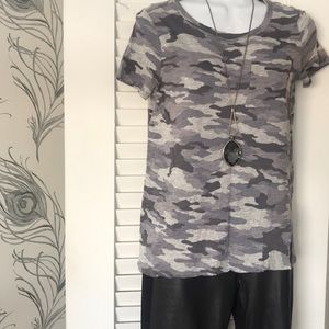 Vince Camuto camo print tee
